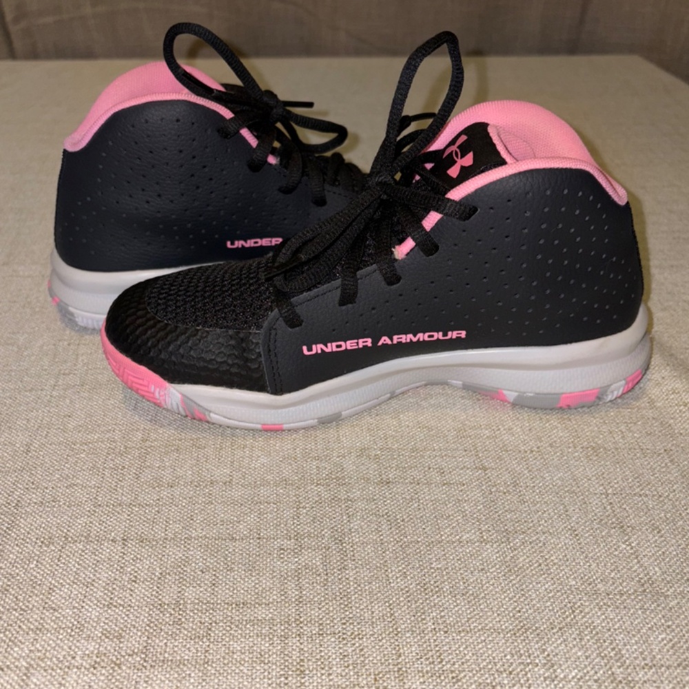 Under Armour | Unisex-Child Pre School Jet 2019 Basketball Shoe | Size 2.5Y